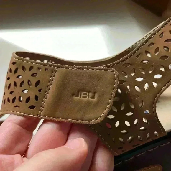 JBU By Jambu Sandy Brown Chloe Wedge Sandal Size 11M - Picture 4 of 9